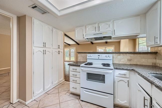 Kitchen | Image 10