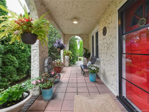 23 Fraser St, Pelham, NY, 10803-1706 | Card Image