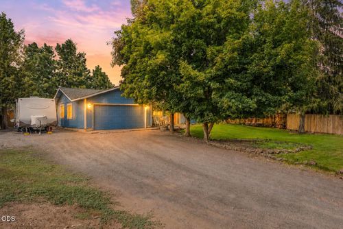 63385 Omer Dr, Bend, OR, 97701-8521 | Card Image