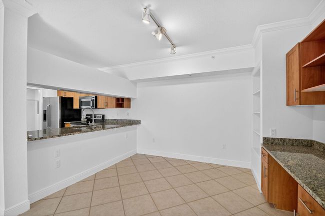 APT-304 - 6511 Emerald Dunes Dr, Condo with 2 bedrooms, 2 bathrooms and null parking in West Palm Beach FL | Image 10