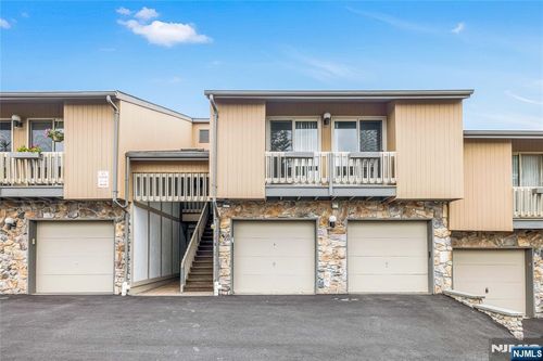 8 Larkin Cir, West Orange, NJ, 07052-1123 | Card Image