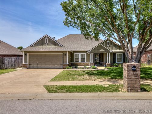 2112 Javine Ct, Skiatook, OK, 74070-3526 | Card Image