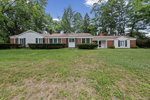 791 Robinhood Cir, Bloomfield Hills, MI, 48304-3757 | Card Image