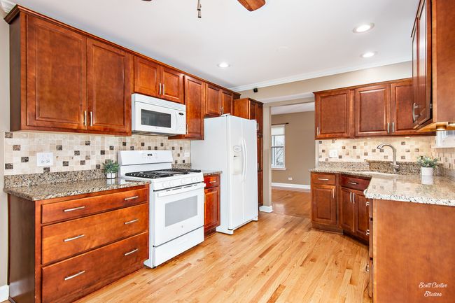 572 Green Bay Ct, Home with 4 bedrooms, 3 bathrooms and null parking in Lake Zurich IL | Image 11