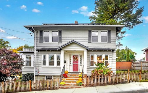 1 Lilly St, Malden, MA, 02148-1016 | Card Image