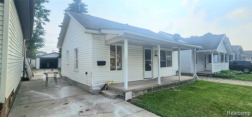 11108 Continental Ave, Warren, MI, 48089-1792 | Card Image