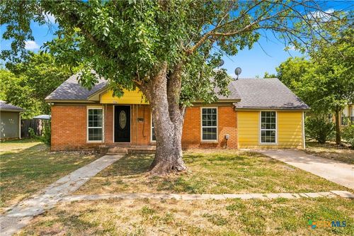 1126 W 7th St, McGregor, TX, 76657-2002 | Card Image