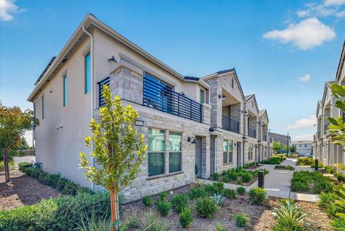 10910 N Honeysuckle Dr, Fresno, CA, 93730-7089 | Card Image
