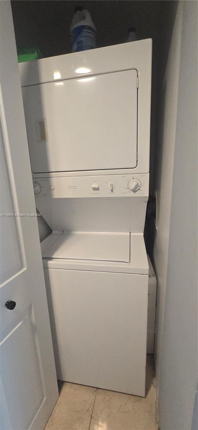 APT-1024 - 7900 Harbor Island Dr, Condo with 1 bedrooms, 2 bathrooms and null parking in North Bay Village FL | Image 25