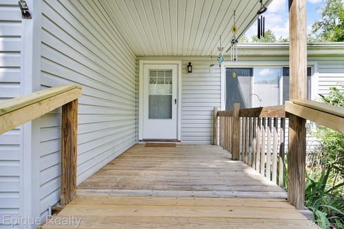 1133 E Schumacher Ave, Burton, MI, 48529-1558 | Card Image