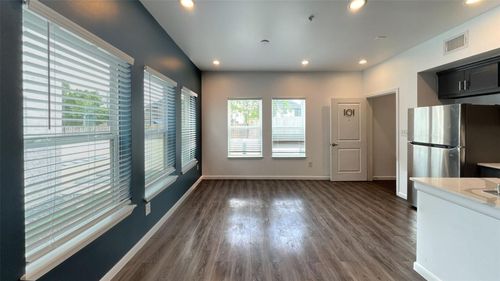 102-1920 Calumet St, Houston, TX, 77004-7266 | Card Image