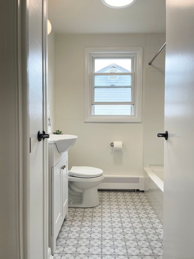 226 Middletown Ave, Home with 6 bedrooms, 2 bathrooms and 8 parking in Wethersfield CT | Image 25