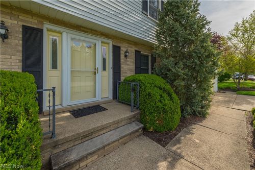 22870 Laramie Drive, Rocky River, OH, 44116 | Card Image