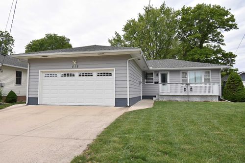 515 7th Ave Ne, Independence, IA, 50644-2040 | Card Image