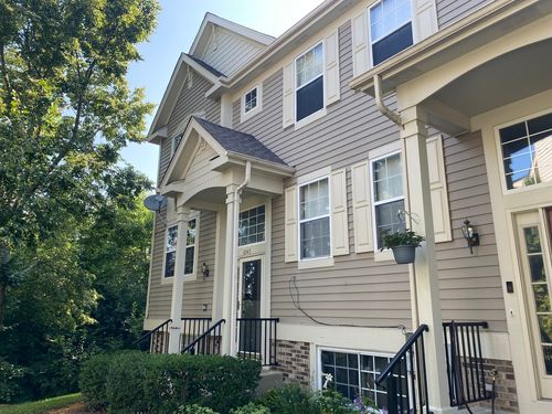 1045 Manchester Cir, Grayslake, IL, 60030-3346 | Card Image