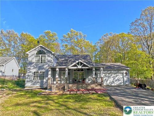 158 Davis Cir, Bushkill, PA, 18324-7917 | Card Image