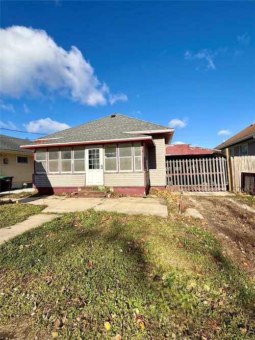 2146 Capitol Ave, Des Moines, IA, 50317-2232 | Card Image