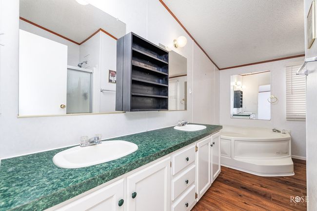 Master bath - double sinks | Image 18