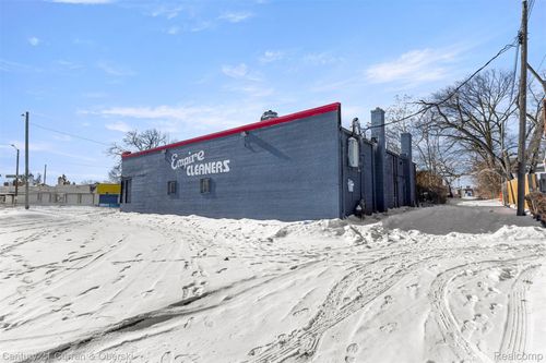 16300 W 7 Mile Rd, Detroit, MI, 48235-3001 | Card Image