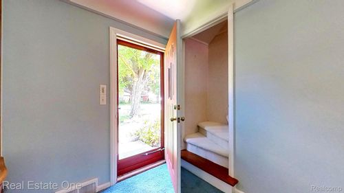 1938 Beverly St, Sylvan Lake, MI, 48320-1506 | Card Image