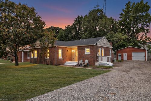 104 Oak St, Yorktown, VA, 23693-4001 | Card Image