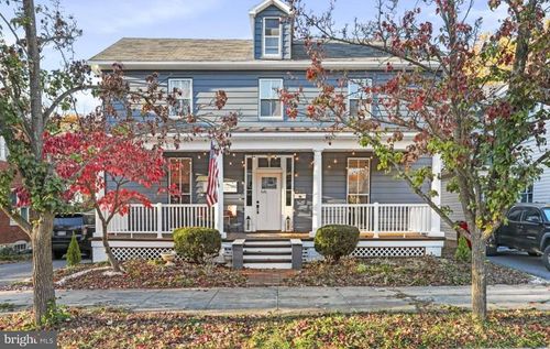316 E Washington St, CHARLES TOWN, WV, 25414-1076 | Card Image