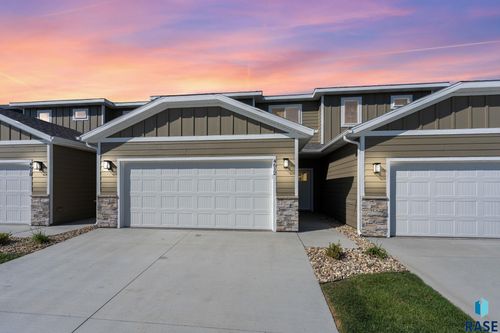 4612 E Whisper Ridge Pl Place, Sioux Falls, SD, 57108 | Card Image