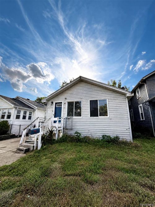 2704 2nd St, Westland, MI, 48186-5480 | Card Image