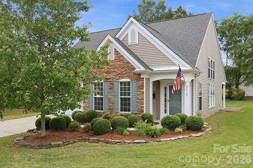 9510 Kestral Ridge Dr, Charlotte, NC, 28269-6214 | Card Image