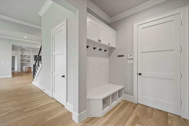 Drop off area is conveniently located near garage | Image 16