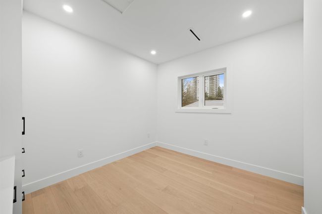 5628 Chaffey Ave, Home with 6 bedrooms, 5 bathrooms and 2 parking in Burnaby BC | Image 28