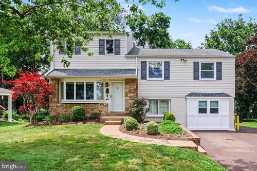 900 Woodlawn Dr, LANSDALE, PA, 19446-4518 | Card Image