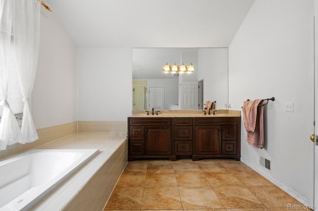 PRIMARY BATHROOM | Image 30