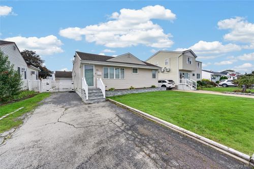 33 Hubbard Ave, Freeport, NY, 11520-6217 | Card Image
