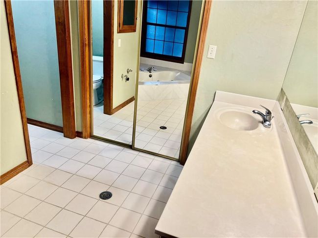 Owner's bath - en suite | Image 30