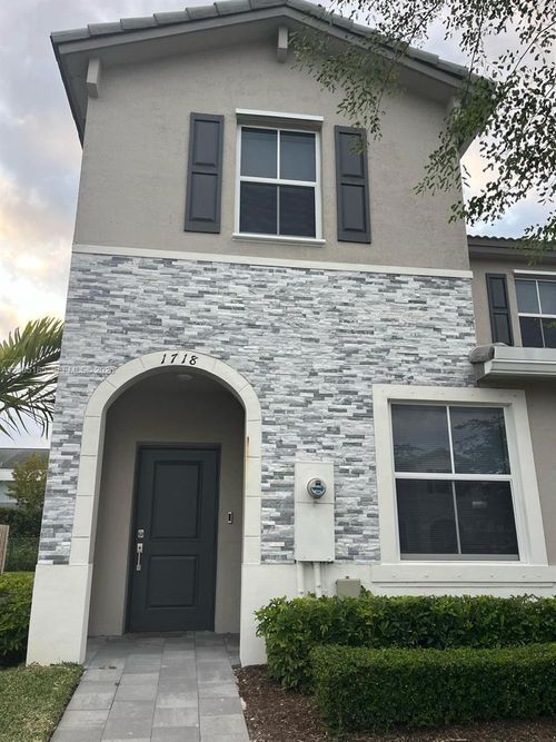 1718 Se 26th Ter, Homestead, FL, 33035-2402 | Card Image
