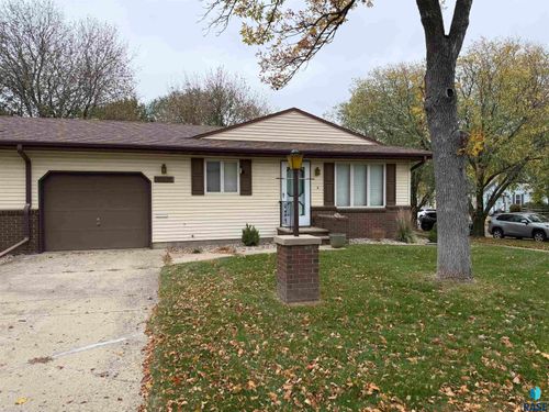 124 Ne 5th St Street, Madison, SD, 57042 | Card Image