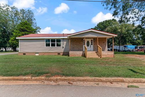 811 Rosa Parks St, Courtland, AL, 35618-3043 | Card Image