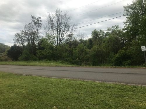 665 Pinewood Cir, Morristown, TN, 37814-1231 | Card Image