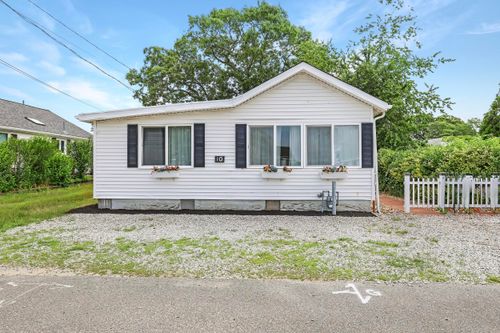 10 Barnes St, Wareham, MA, 02571-2535 | Card Image