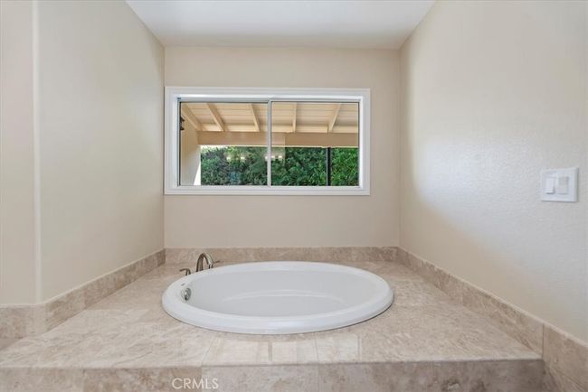 primary tub/bath | Image 25
