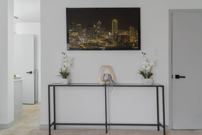 View of interior details | Image 5