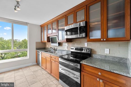 apt-1512-1800 Old Meadow Rd, MCLEAN, VA, 22102-1817 | Card Image