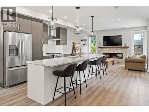 1292 Ethel St, Kelowna, BC, V1Y2W7 | Card Image