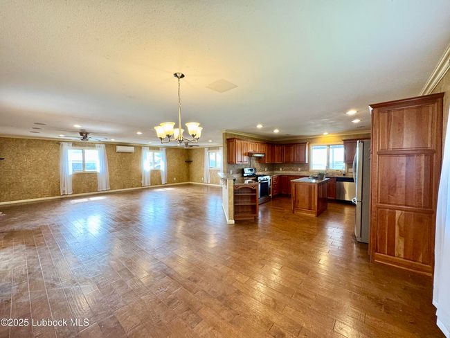 213 E 7 Th St, House other with 3 bedrooms, 3 bathrooms and null parking in Idalou TX | Image 10
