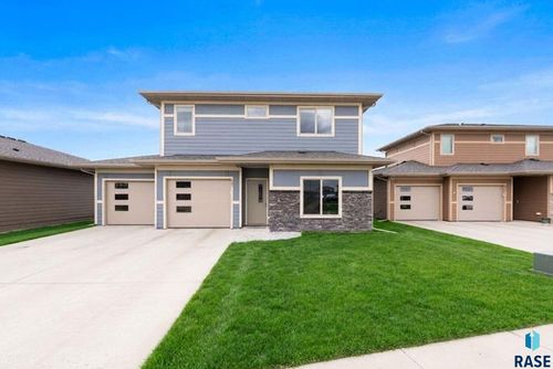 647 S Russet Cir, Sioux Falls, SD, 57108 | Card Image
