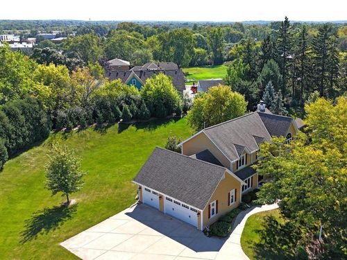 W140N5331 St. Andrews Circle, Menomonee Falls, WI, 53051 | Card Image