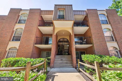 apt-13-3322 Woodburn Village Dr, ANNANDALE, VA, 22003-6861 | Card Image