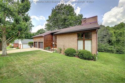 216 Woodbridge Drive, House other with 3 bedrooms, 2 bathrooms and null parking in Charleston WV | Image 2