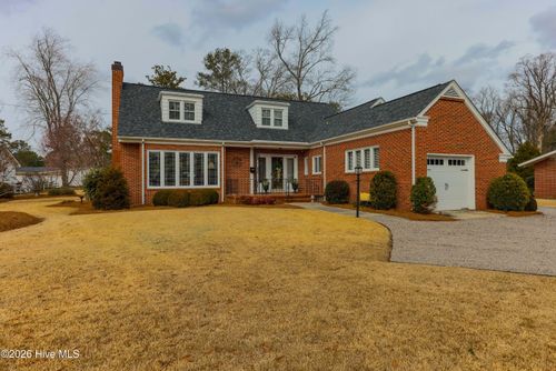 413 E Southerland St, Wallace, NC, 28466-2332 | Card Image